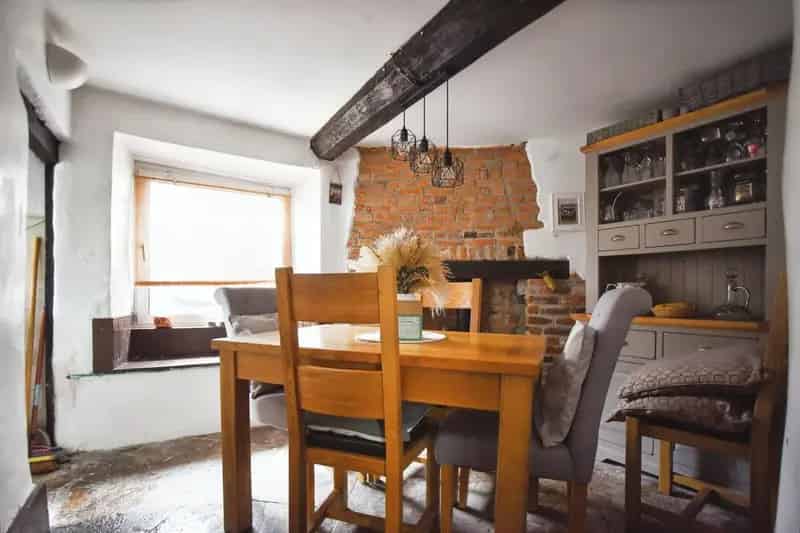 17th Century 3-Bedroom Home with Modern Conveniences