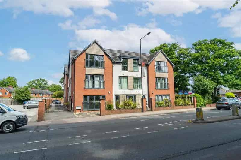 2 Bedroom Apartment for Sale Shirley High Street