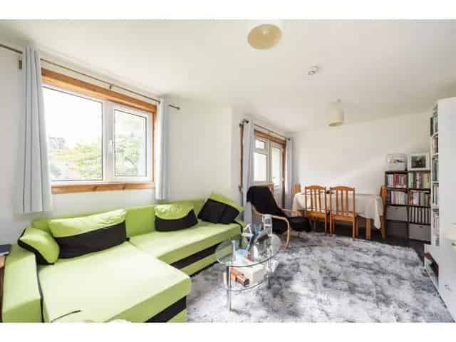 2 Bedroom Flat for Sale with Private Garden and Balcony