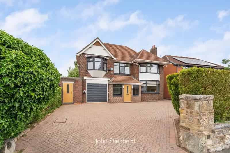 8 Bedroom Detached House for Sale in Shirley