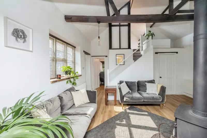 Stylish Barn Conversion 3 Beds 2 Staircases High Ceilings Garden Cart Store