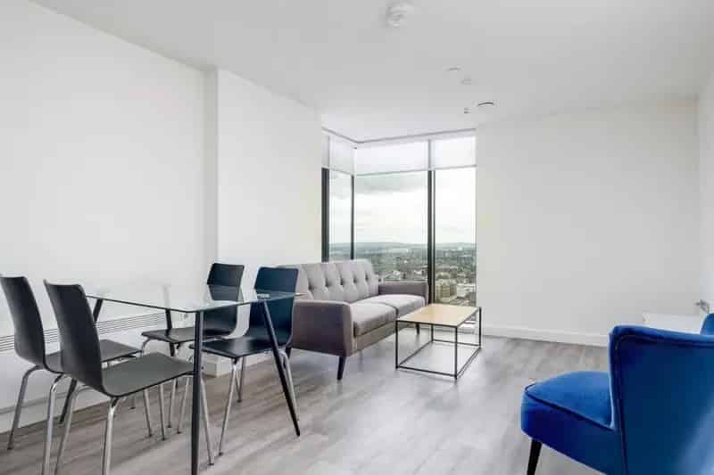 2 Bedroom Sub Penthouse Apartment The Bank Tower 2