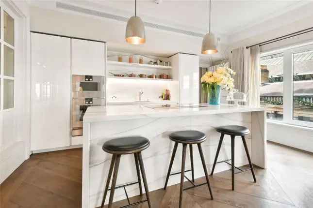 Flat for sale in Southampton Street, Covent Garden WC2E