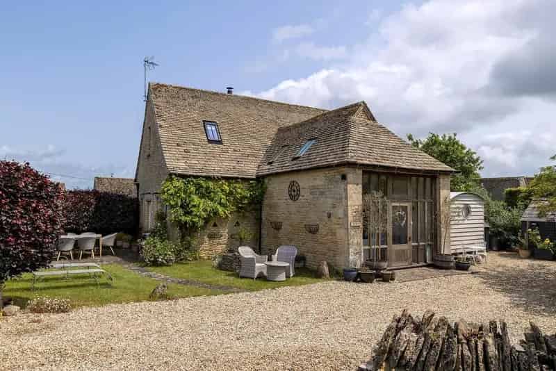 2 Bedroom Detached House For Sale