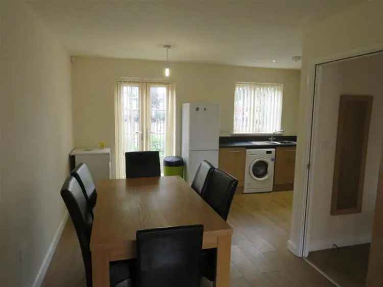 4 bedroom terraced house to rent