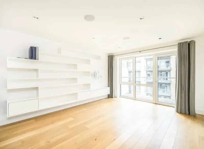 Two Double Bedroom Apartment with River Views and Secure Parking