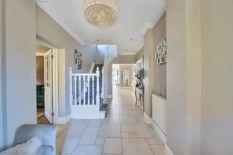 Detached Four Bedroom House Chipstead
