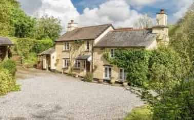 4-Bed Cottage with 2-Bed Annex and River Frontage