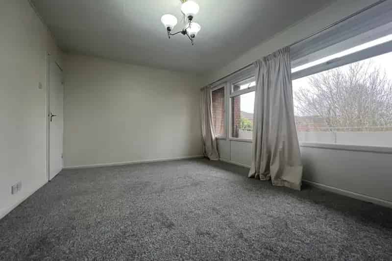 Two Bedroom Apartment North Cardiff Available April 2025