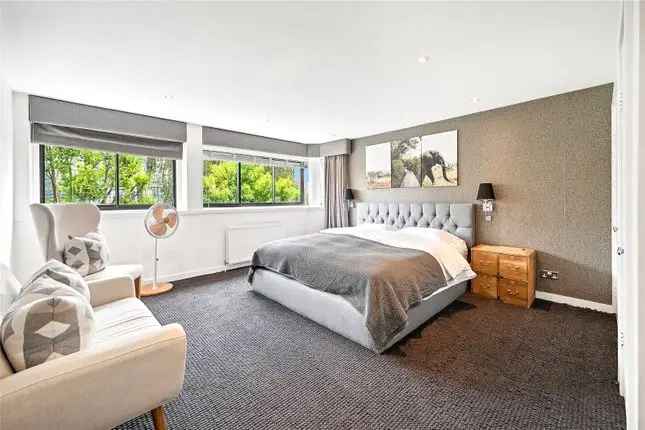 Maisonette for sale in Grosvenor Road, London SW1V