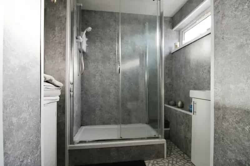 2 Bedroom Ground Floor Flat - No Chain