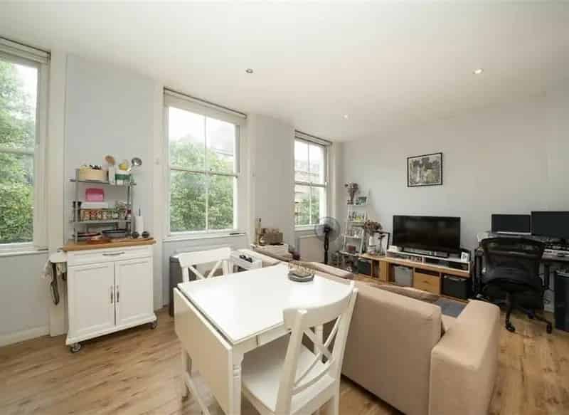 One Bedroom Georgian Conversion  Open Plan Living Chain Free