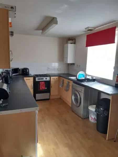2 Bedroom House Near Shops and Amenities