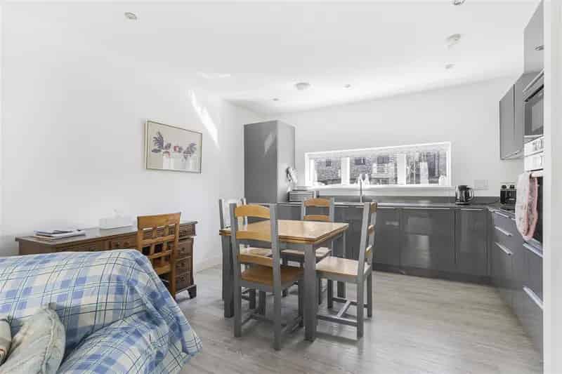 2 Bedroom Flat House to Rent