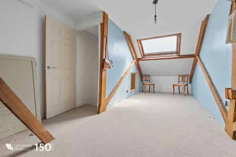 3 Bed House for Sale in Charming Riverside Setting