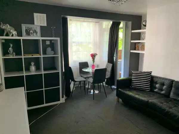 Flat For Rent in Swansea, Wales