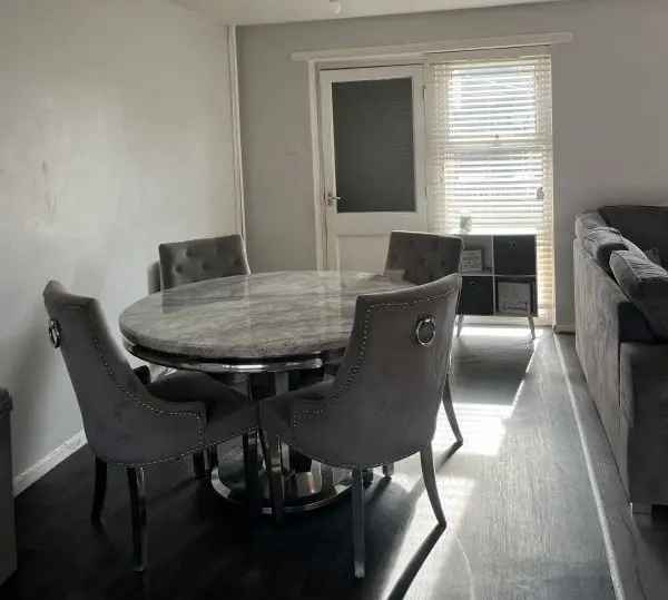 2 Double Bedroom House with Garden and Drive
