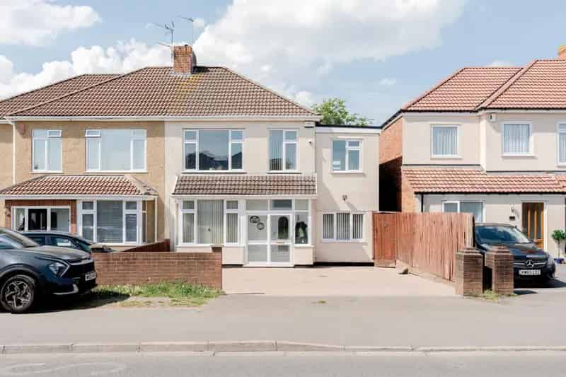 4 Bedroom Semi-Detached House for Sale