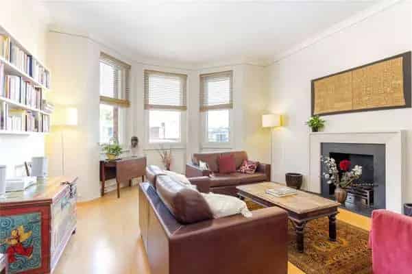 2-Bedroom Apartment in Ashley Gardens Victoria London