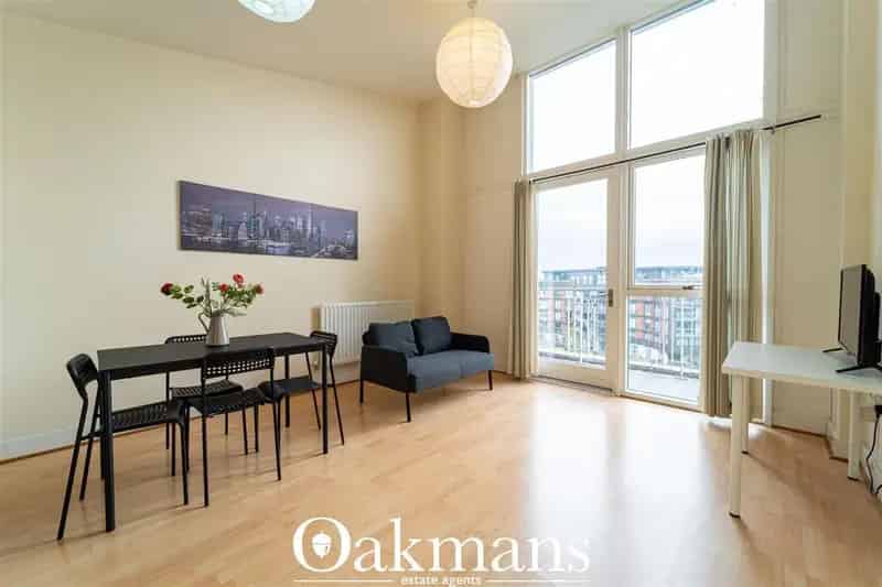 2 Bedroom Apartment for Sale No Upward Chain Balcony Loft Style Lounge