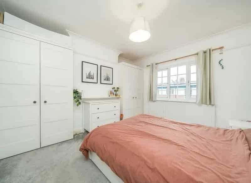 Flat For Sale , Knight's Park, London, England