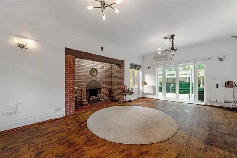 5 Bedroom Detached House with 2 Annexes Coventry