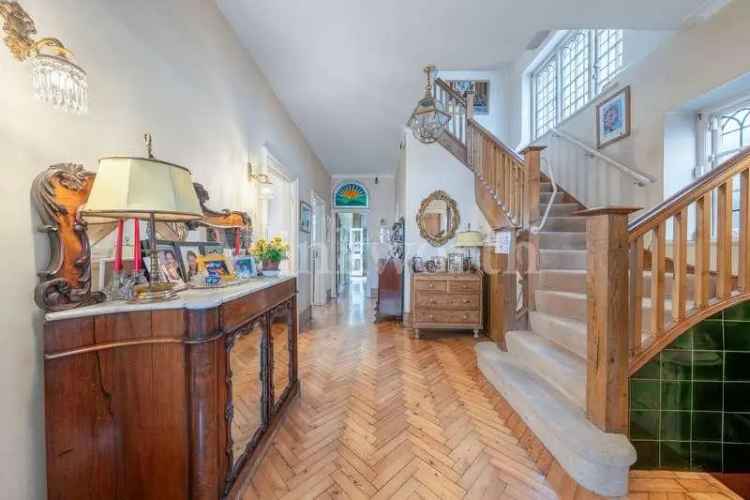 5 Bedroom House for Sale in Golders Green