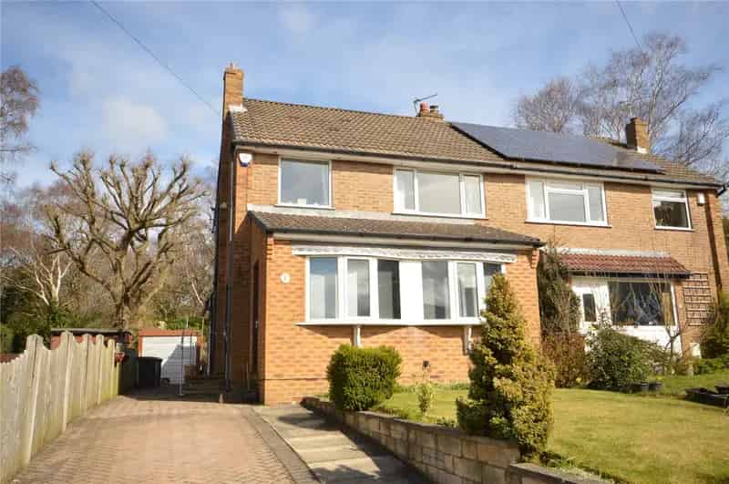 Three Bed Semi Detached House Large Garden Cookridge