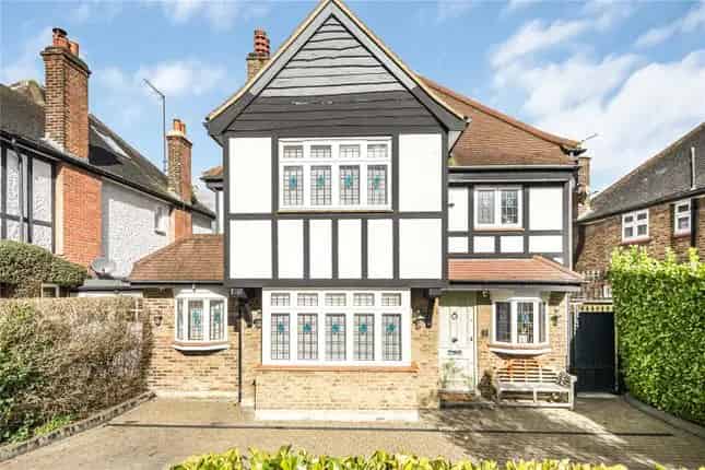 Four Bedroom Detached House for Sale in Meadway Southgate London