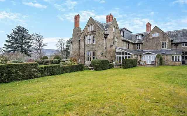 Four Bedroom Apartment in Converted Edwardian Residence