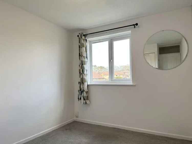 1 Bedroom Flat BEARWOOD Private Entrance Fitted Kitchen Modern Bathroom