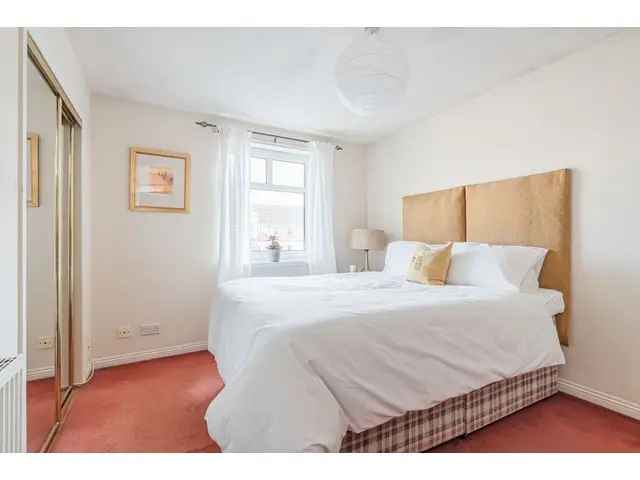 2 Bedroom Flat for Sale near Haymarket Station