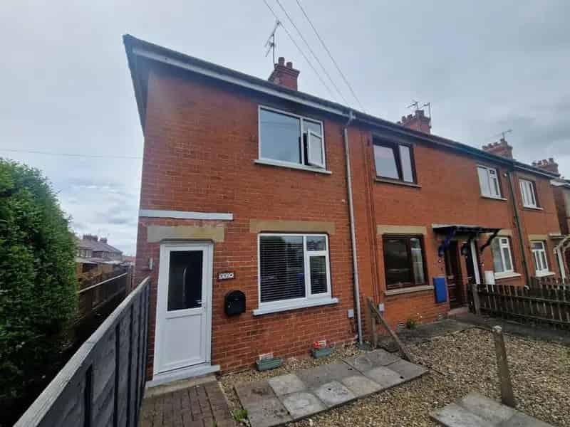 2 Bedroom End Terrace House for Sale