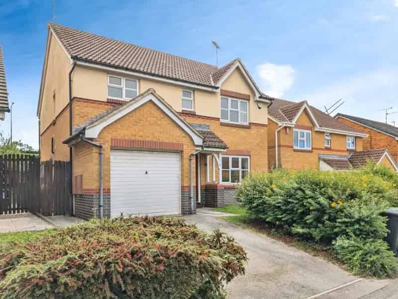 4 bedroom House
 For Sale