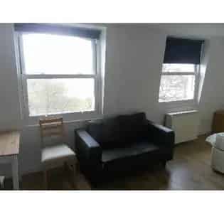 Spacious 49m² Studio Flat near Clapham Common