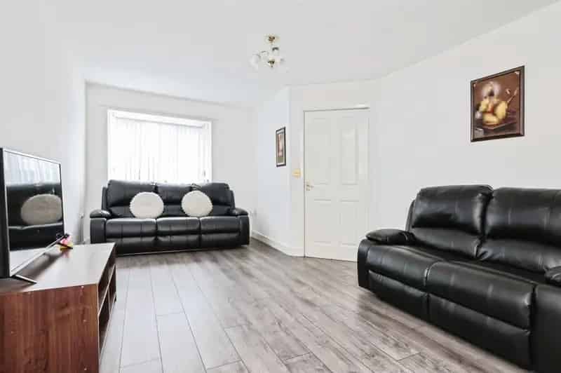 Four Bedroom House With Master En Suite Near Amenities