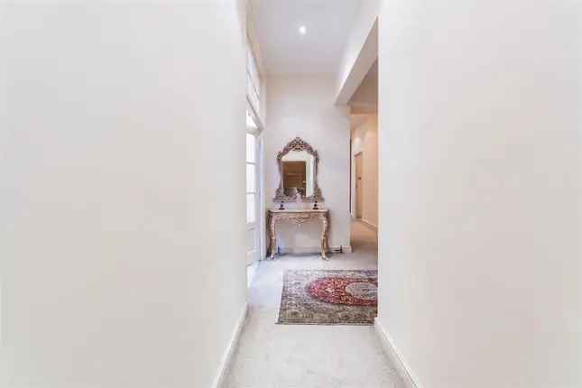 Flat for sale in Sussex Gardens, London W2