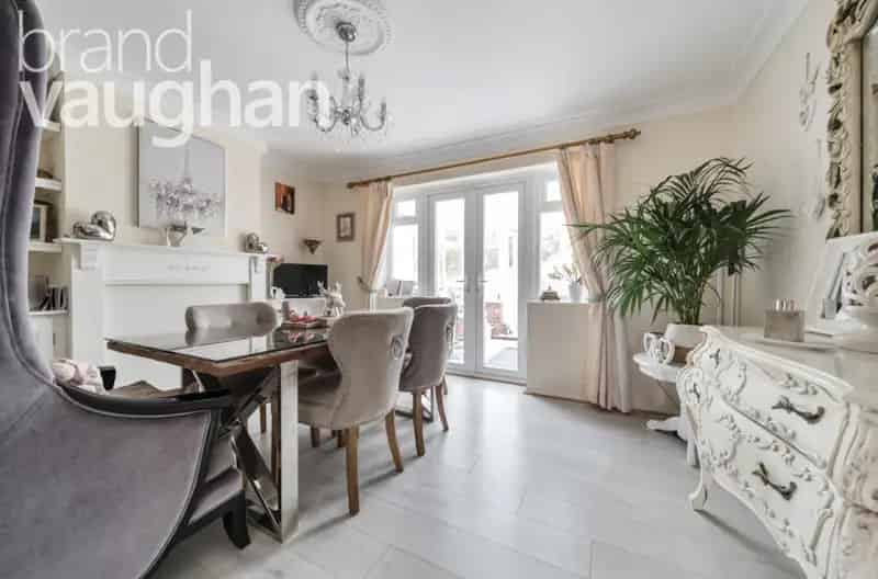 4 Bedroom Detached House with Sea Views Driveway and Garage