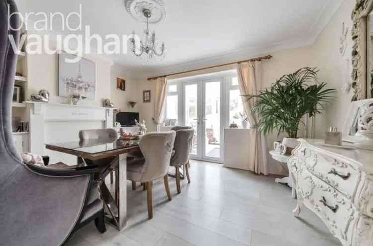 4 Bedroom Detached House with Sea Views Driveway and Garage