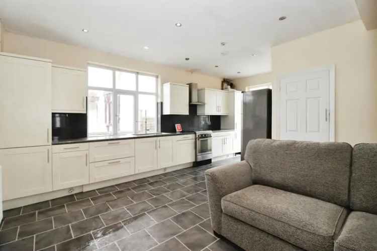 6 Bedroom Bungalow for Sale - No Onward Chain