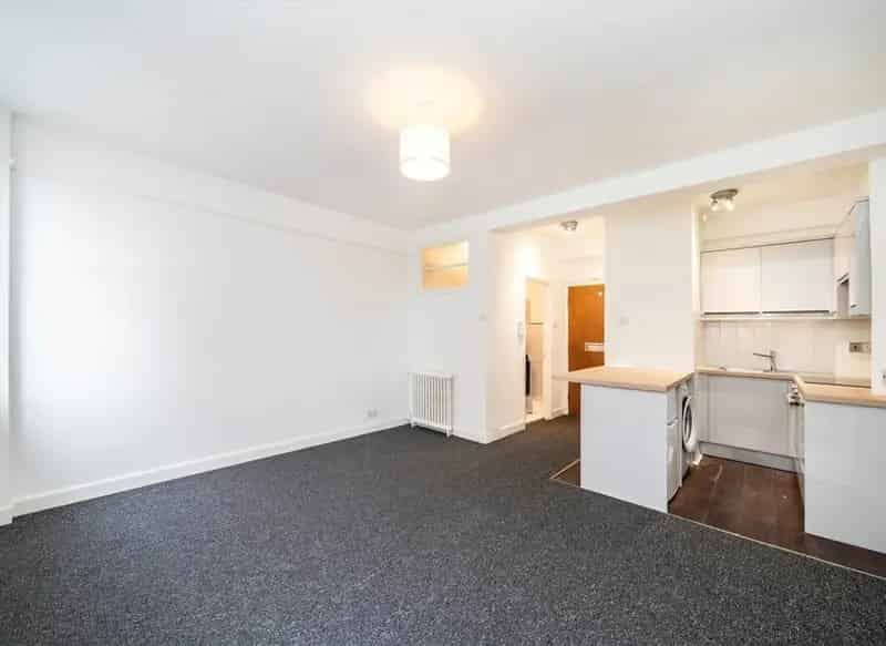Refurbished Studio Flat near Ravenscourt Park Hammersmith