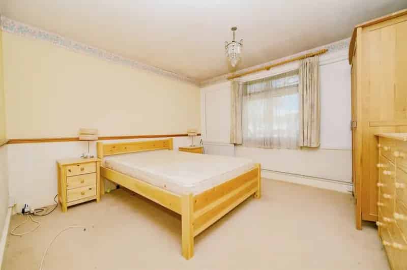 Spacious 3-Bed Terraced House London Colney