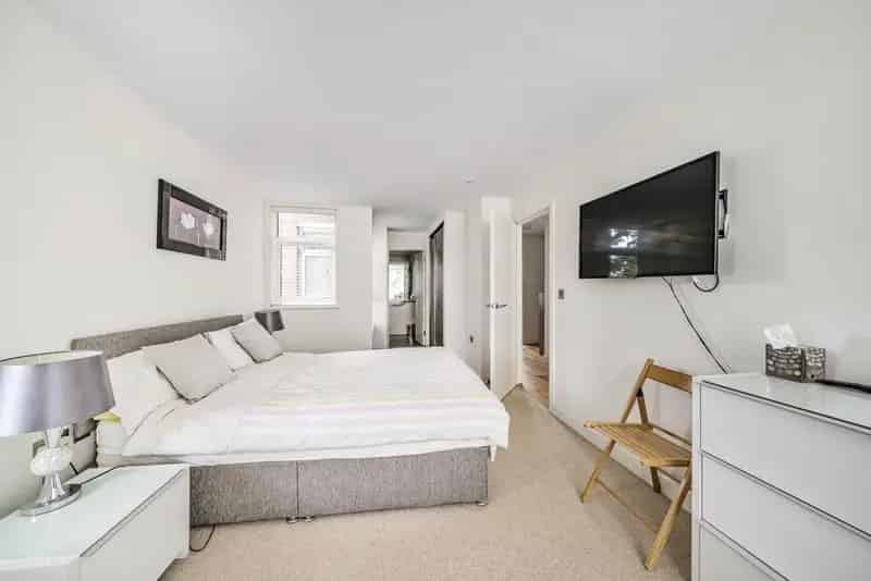 Blackheath Village Apartment - Modern Gated Development