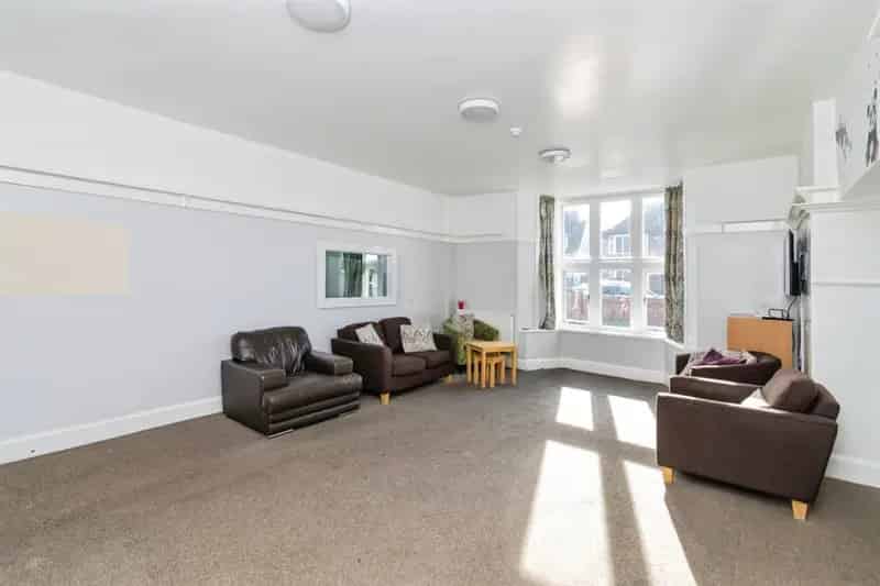 Spacious Detached Home Near Coastline Seven Bedrooms Ample Parking