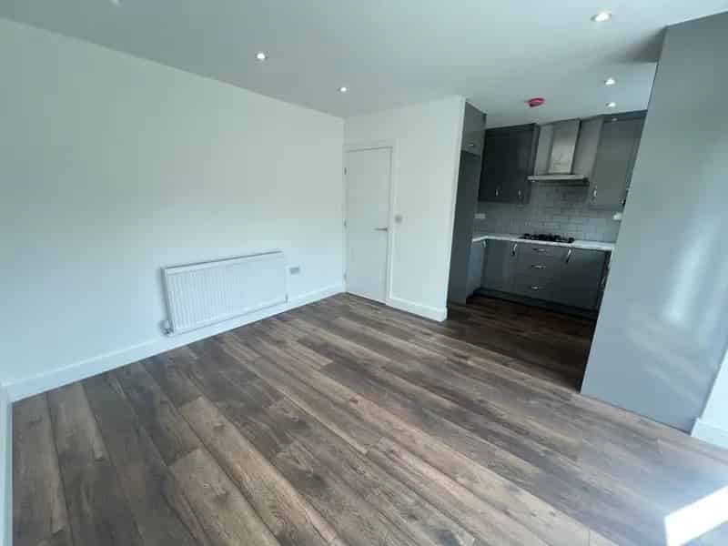 Newly Renovated 3-Bed House Available Now