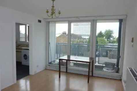 6th Floor Flat Near North Middlesex Hospital and Silver Street Station