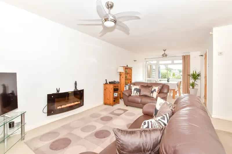 3 Bedroom Semi Detached House for Sale Purbrook