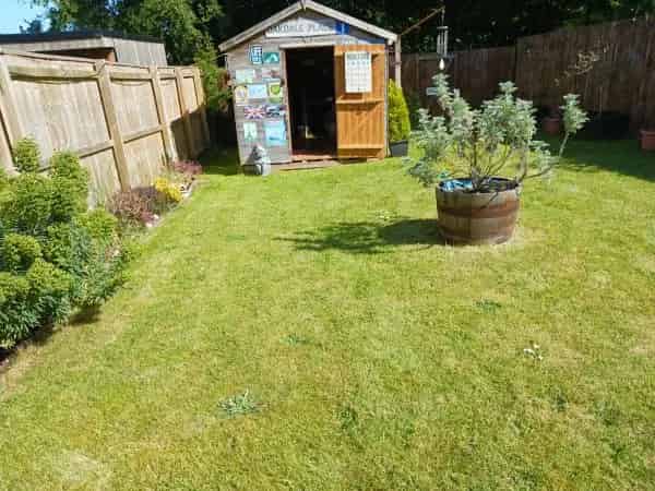 House Near City Edge Good Transport Links Shops Schools