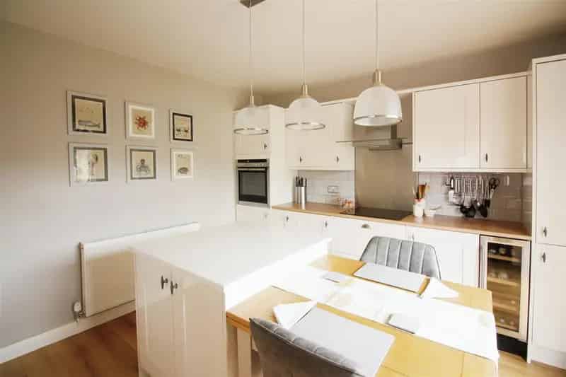 3 Bedroom Semi Detached House to Rent Austhorpe