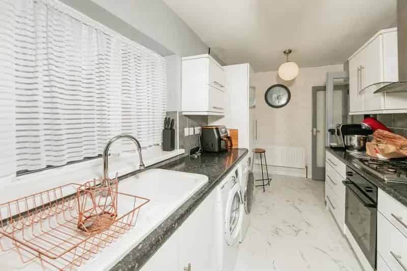 Family Home near M4 and Reading Town Centre